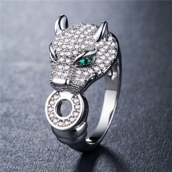 Jewelry - Leopard 925 Silver  Emerald&white sapphire Ring
